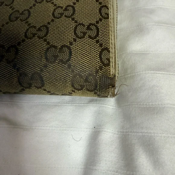 Gucci Gold Heart Charm Detail - Picture 7 of 10